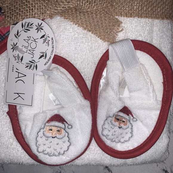 Lila and jack baby hooded towel and booties - Picture 2 of 4